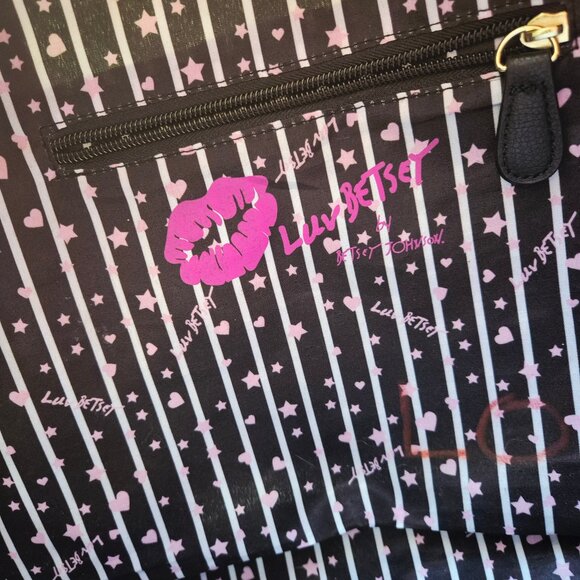 NWoT Luv Betsey Johnson Hearts Tie-Dye Graffiti Rainbow Weekender Duffel - Picture 10 of 16